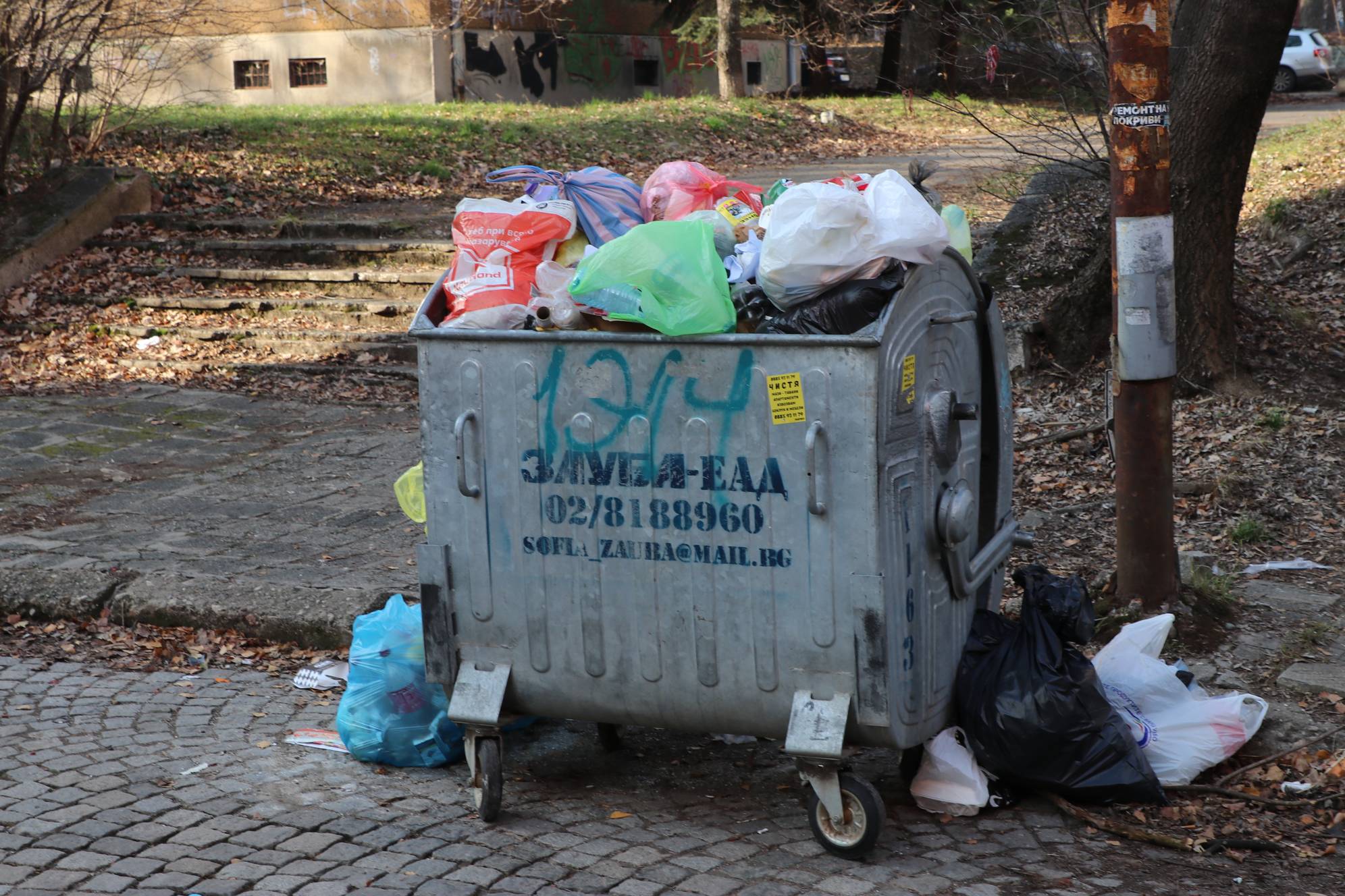 Съд за битови отпадъци